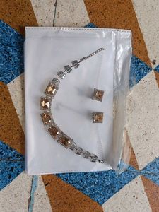 Stunning Rhinestone Necklace and Earring Set