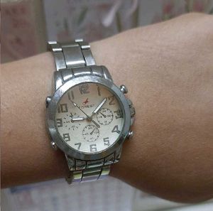 Silver Forest Analog Wrist Watch ⌚