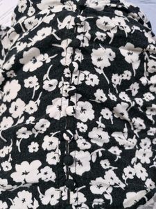 Forever 21 Floral Print V-Neck crop Top