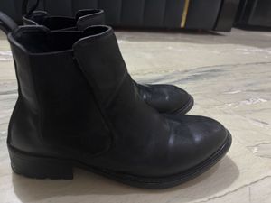 Classic Black Chelsea Boots