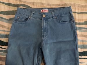 Women’s light Wash Cropped Denim Jeans