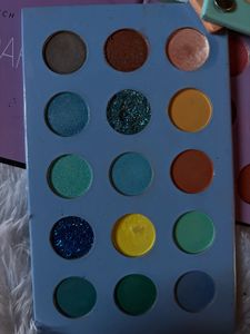 Vibrant Eyeshadow Palette