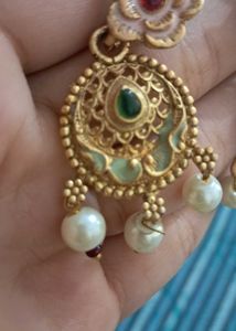 Exquisite Gold Kundan Necklace Set