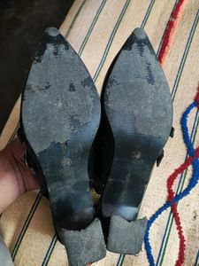 Chic Black Slingback Heels