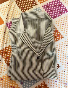 Ribbed Brown Knit Top with Pearls