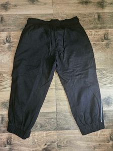 Black Jogger Capri Pants