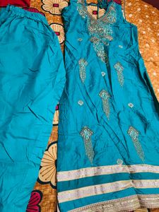 green colour suit dupatta not available