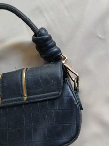 Chic Black Croc Embossed Handbag