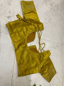 Beautiful Yellow Saree With Blouse