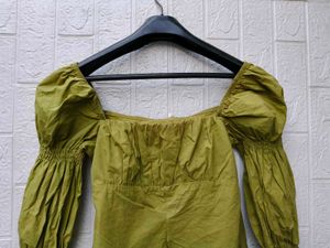 New with tag Korean Puff Sleeve Square Neck Top