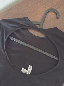 Long Sleeve Cut Out Back Top