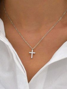 Sparkling Cross Pendant 🤍