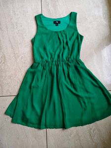 Elegant Green Sleeveless Dress