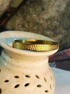 Rise And Shine Anti Tarnish Unisex Golden Bracelet