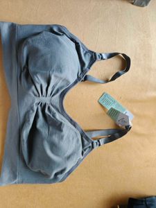 Comfortable Maternity Nursing Bra with tags