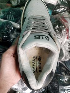 NEW NO USED SNEAKERS SHOES FOR MEN.
