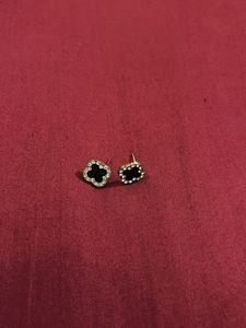 Chic Clover Stud Earrings