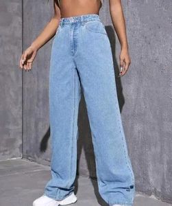 Light Wash Relaxed Fit Jeans