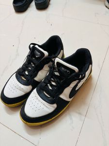 Duke Sneakers