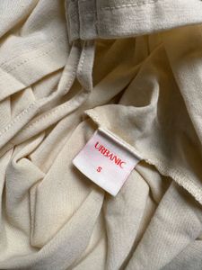 beige crop top:3 + (FREE GIFT 🎁)