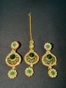 Stunning Emerald &amp; Gold Maang Tikka &amp; Earrings Set