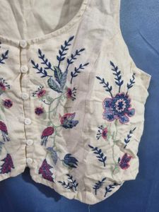 Floral Embroidered Cropped Vest