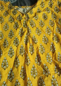Pure Cotton Floral Yellow Top In Size L