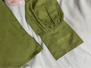 Chic Green Long Sleeve Top✨🍀💚