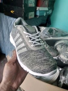 NEW NO USED SPORTS SHOES FOR MEN.