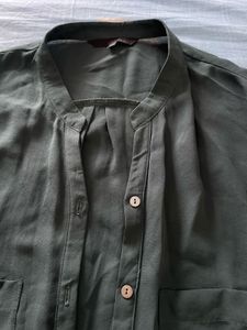 Chic Dark Green Collared Button-Up Shirt