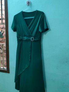 Elegant Emerald Green V-Neck Dress