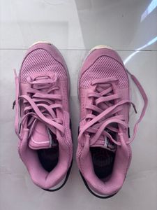 NIKE BASKETBALL SHOES
