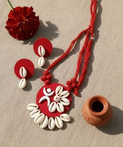 Bohemian Shell Necklace & Earrings Set