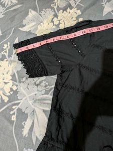 Laced top with waist tie-up