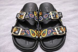 Zudio Embroidered Double Strap leather Slides