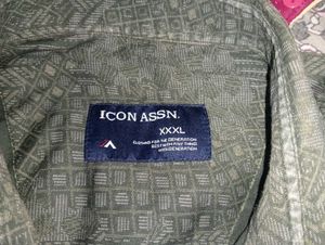 Men's Patterned Button-Down Shirt