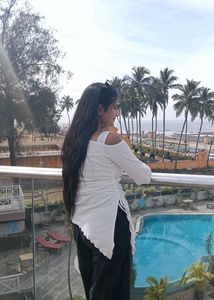 One-Shoulder Long Sleeve Top (inner ❌