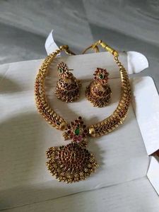 Exquisite Gold Necklace &amp; Earrings Set