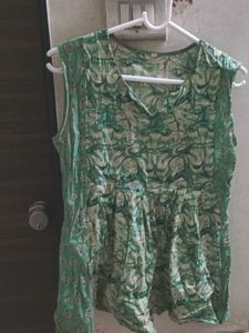 Green Patterned Sleeveless Top💚