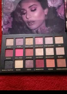 Huda Beauty Eyeshadow Palette