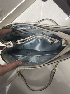 Chic Quilted White Handbag with Gold Chain