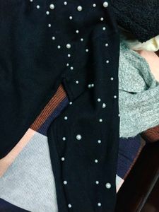 Chic Pearl Embellished Black Sweater