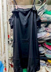 Chic Cold Shoulder Ruffle Black Dress