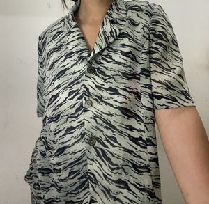 🌈Animal Print Button-Up Shirt 🩷