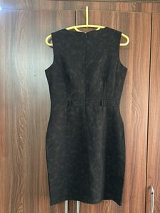Elegant Black Sleeveless Dress