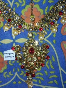 Exquisite Gold Necklace with Red Stones