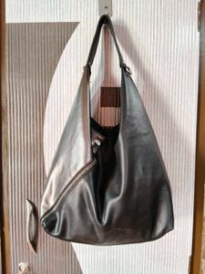 Chic Two-Tone Hobo Handbag