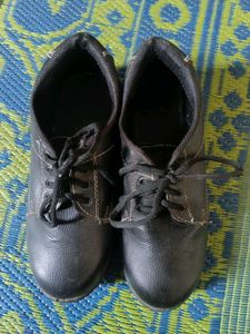 Classic Black Leather Lace-Up Shoes