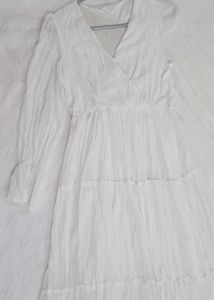 Elegant White Tiered v-neck Midi Dress with long s