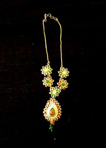 Exquisite Floral Pendant Necklace